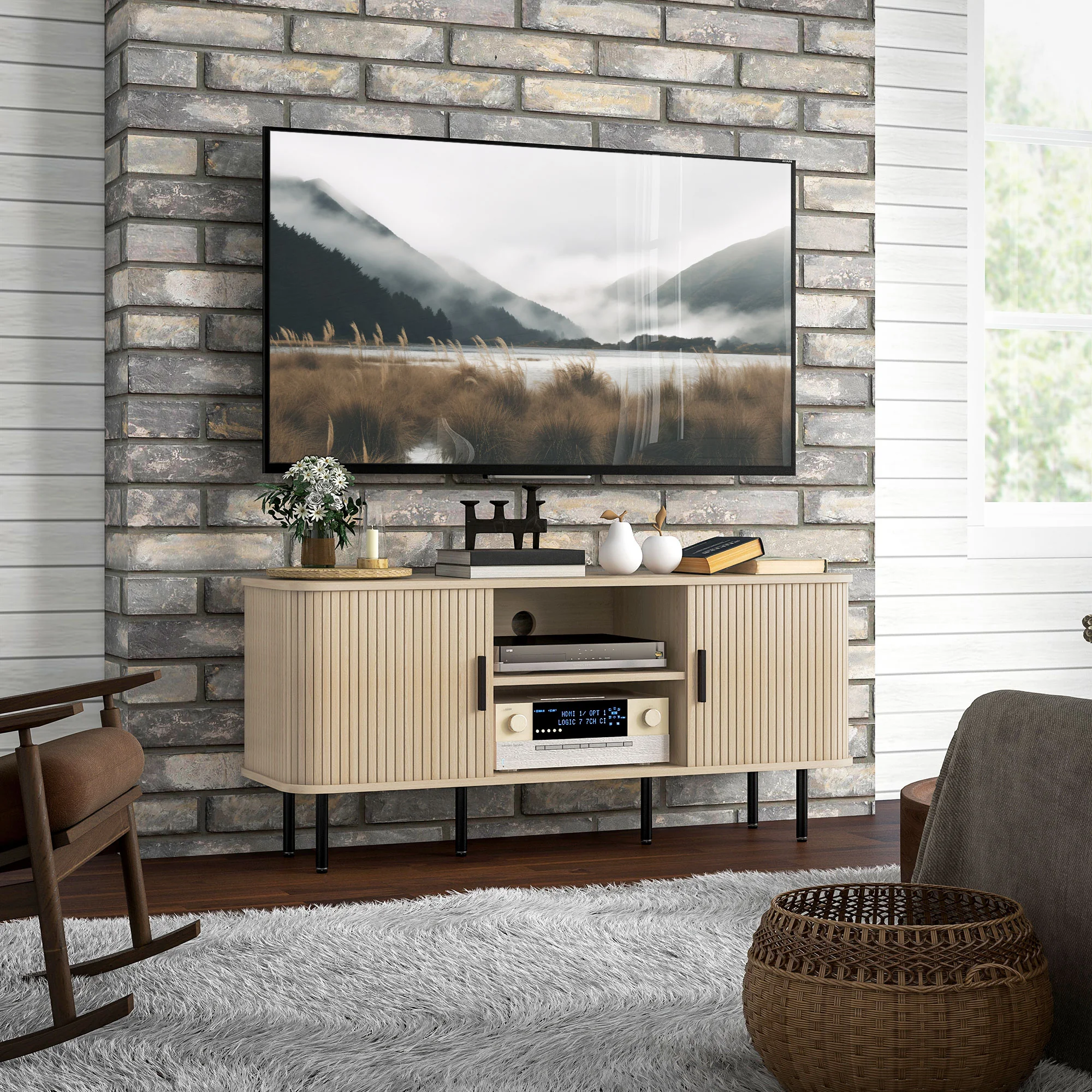 Living cu televizor 55" pe perete, criterii OLED și Mini-LED, ghid Documentat